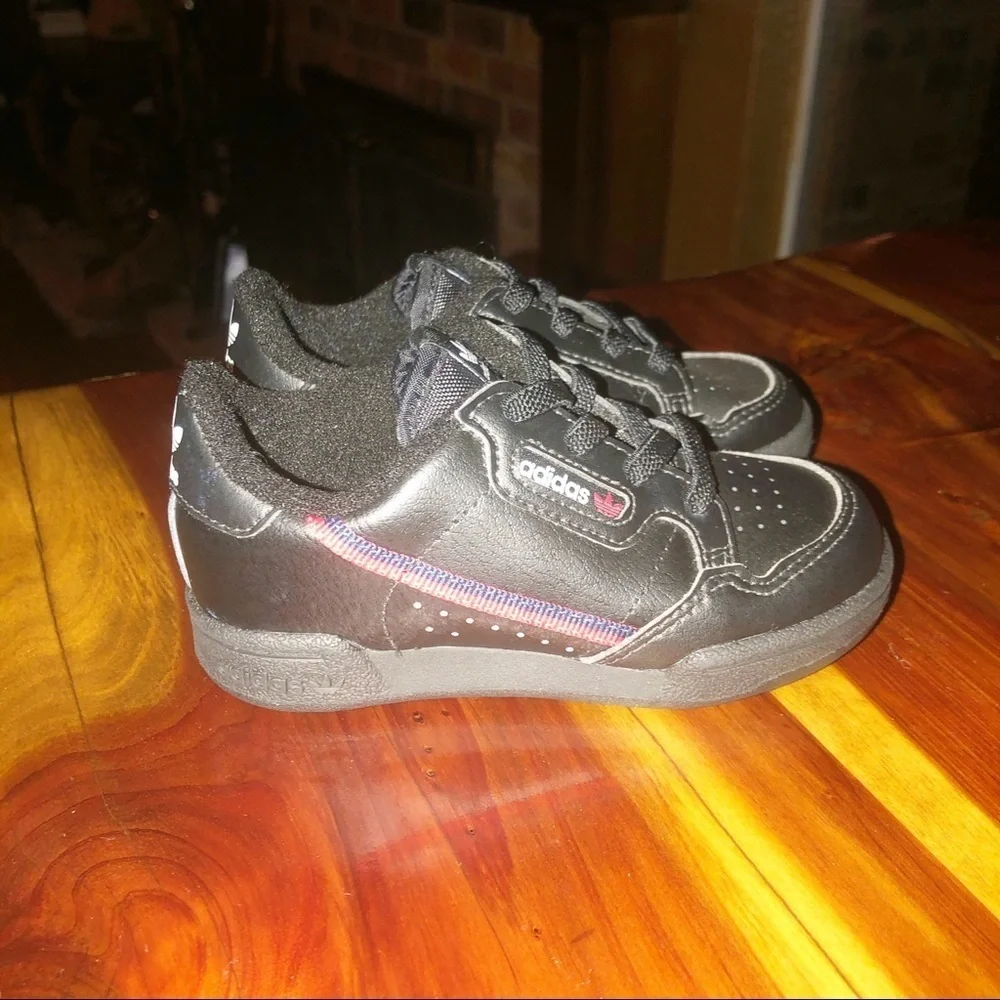 NWOT Adidas Continental 80’s
